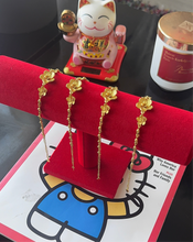 Load image into Gallery viewer, 24K Trio Flower Bracelet
