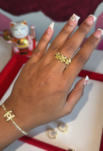 Load image into Gallery viewer, 18K Trio Flower Ring
