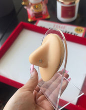 Load image into Gallery viewer, Flower Nose Stud
