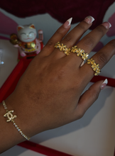 Load image into Gallery viewer, 18K Trio Flower Ring
