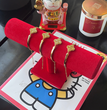 Load image into Gallery viewer, 24K Clover Bracelet
