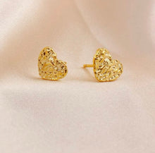 Load image into Gallery viewer, Nugget Heart Earring
